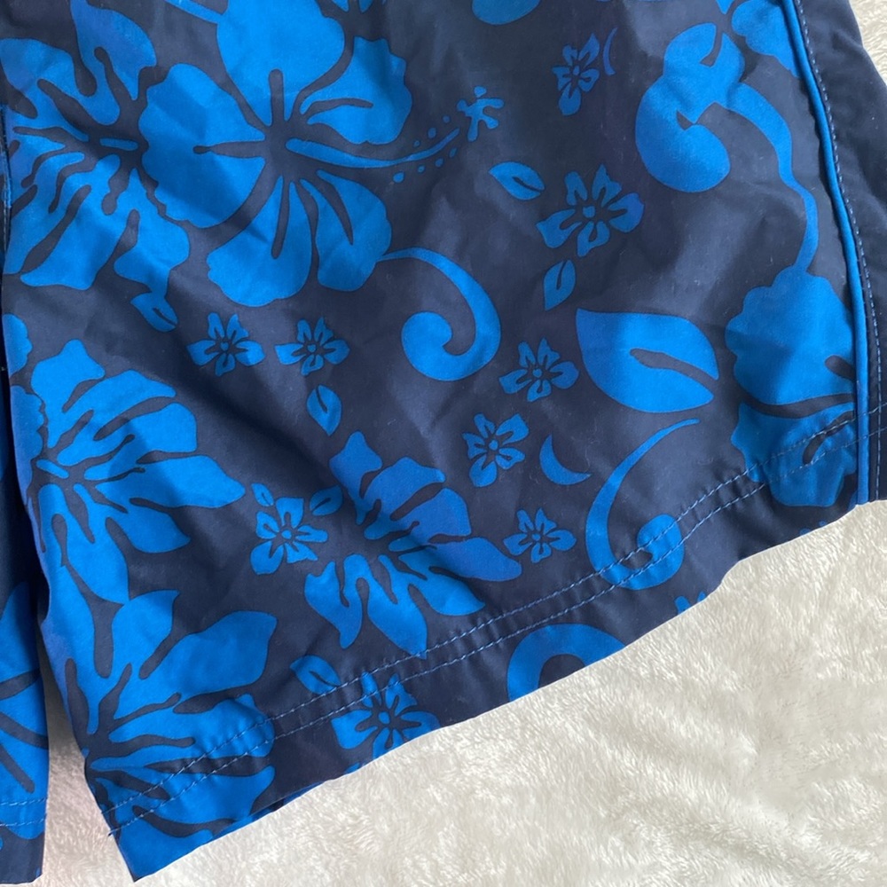 Blue and navy hibiscus print swimming trunks - Picture 14 of 15